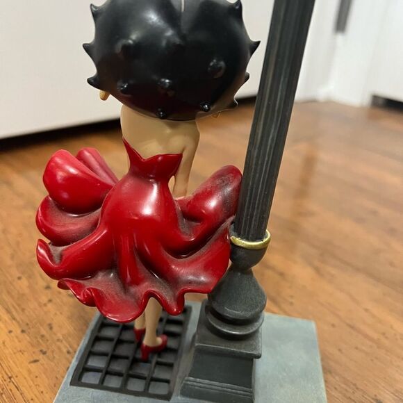 ⚡️SPRING CLEAN SALE⚡️ Betty Boop "What A Breeze" Lighted Figurine Candleholder - Picture 8 of 8